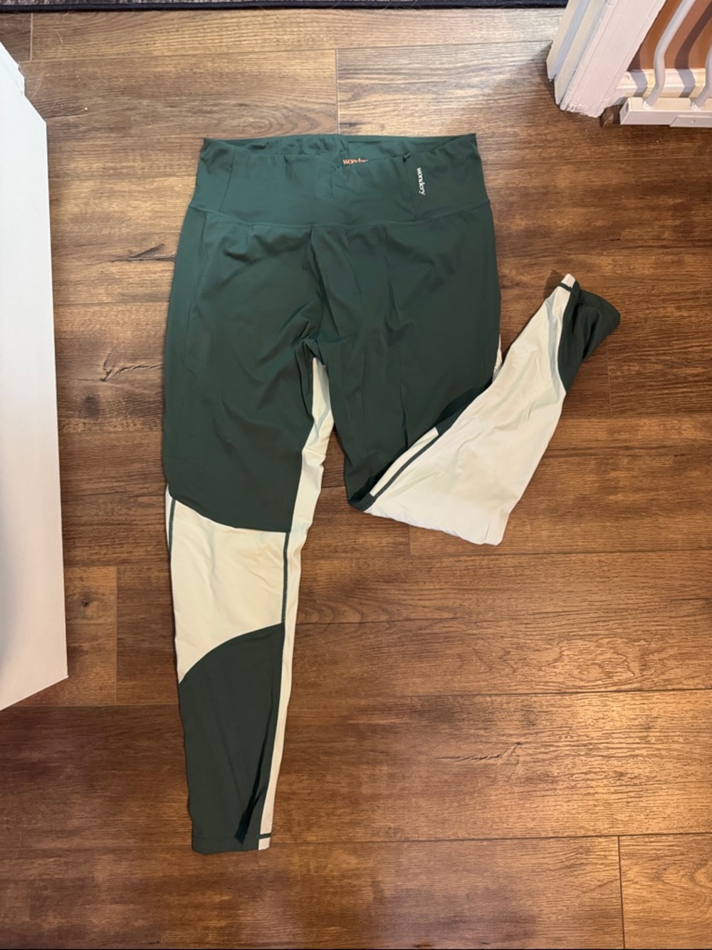 Wondery Forest Green and Cream color block outdoor leggings